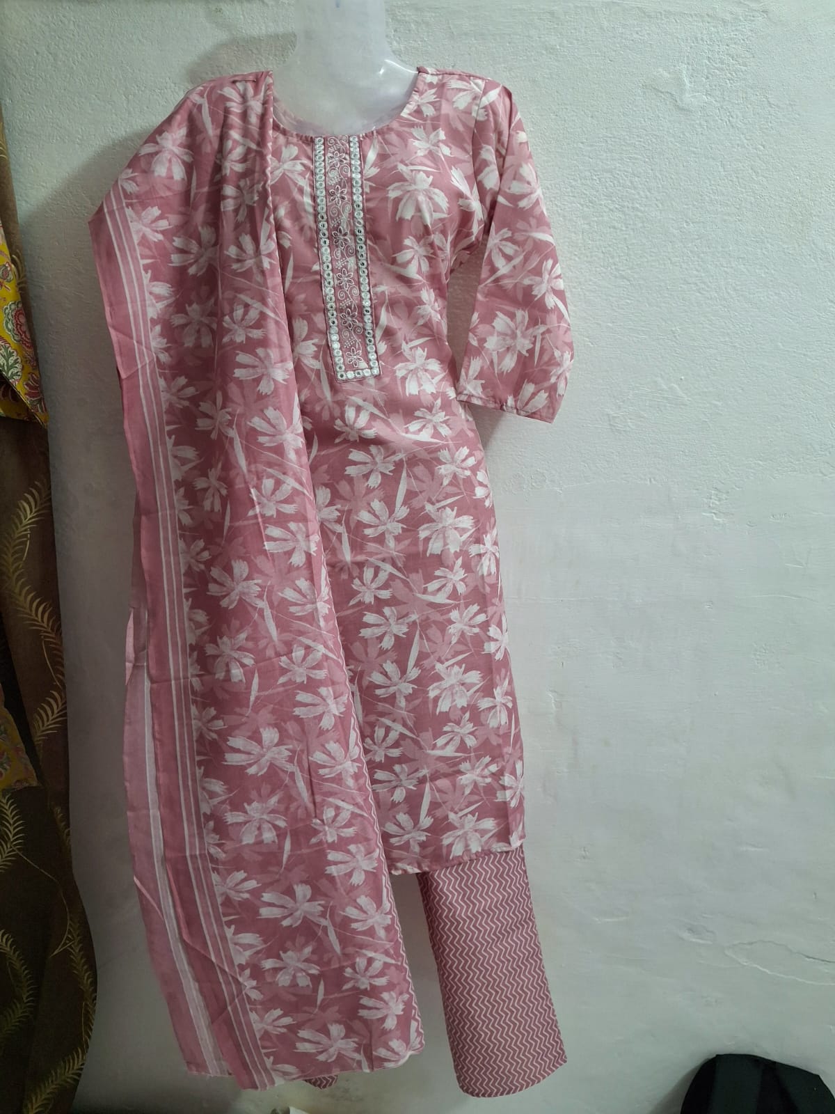 🎀Pink Floral Cotton Suit Set with Printed Dupatta & Bottom