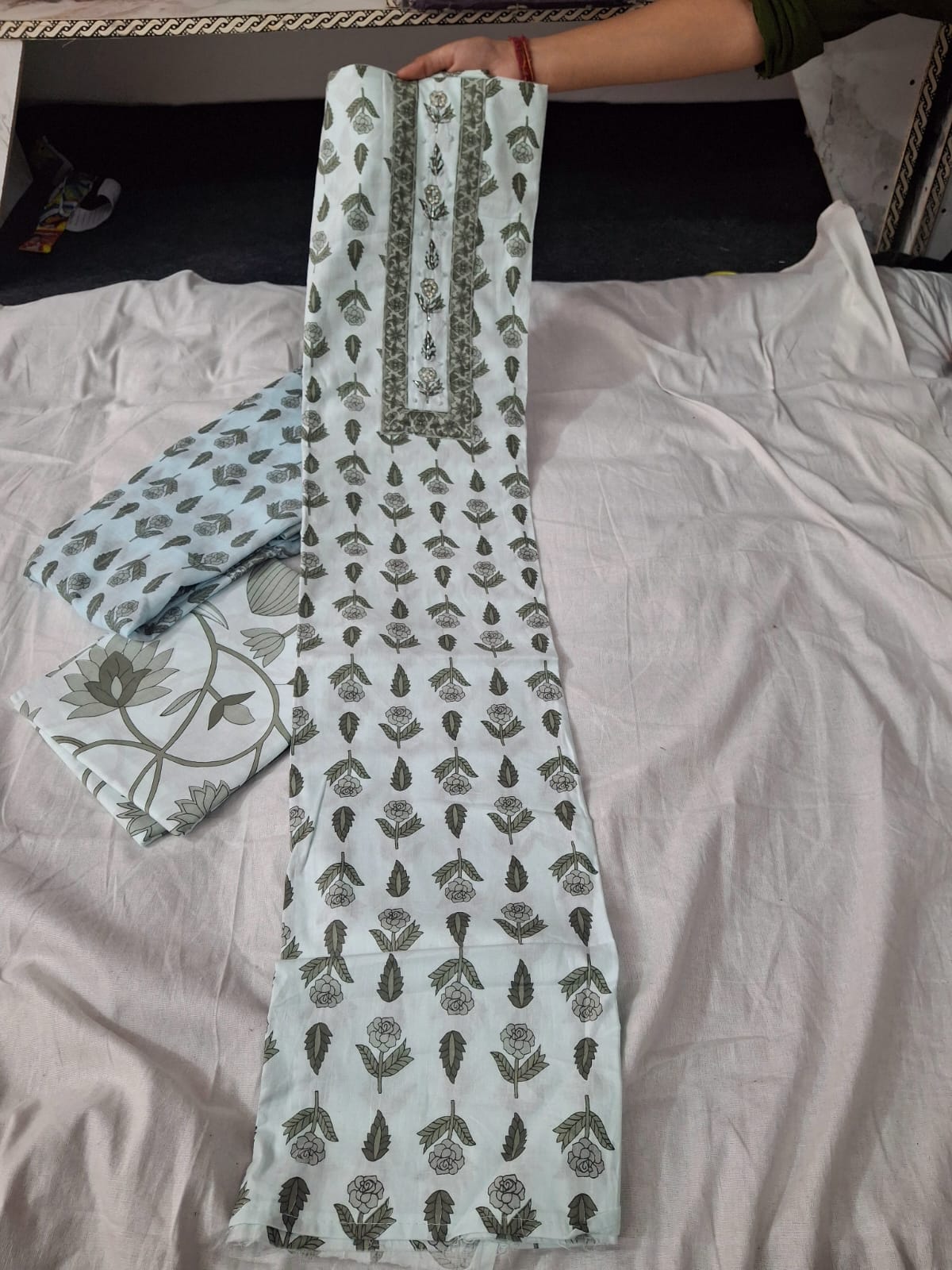 Graceful Light Grey Floral Printed Cotton Kurti Material with Handwork – Unstitched Fabric Set for Women