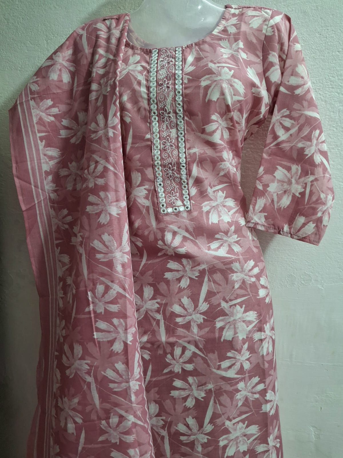 🎀Pink Floral Cotton Suit Set with Printed Dupatta & Bottom