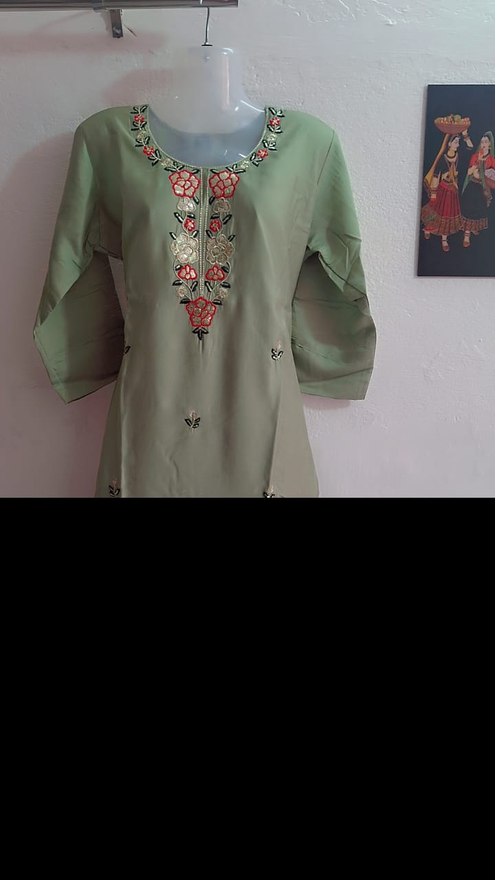 🌿 Elegant Floral Embroidered Organza Suit Set 🌸